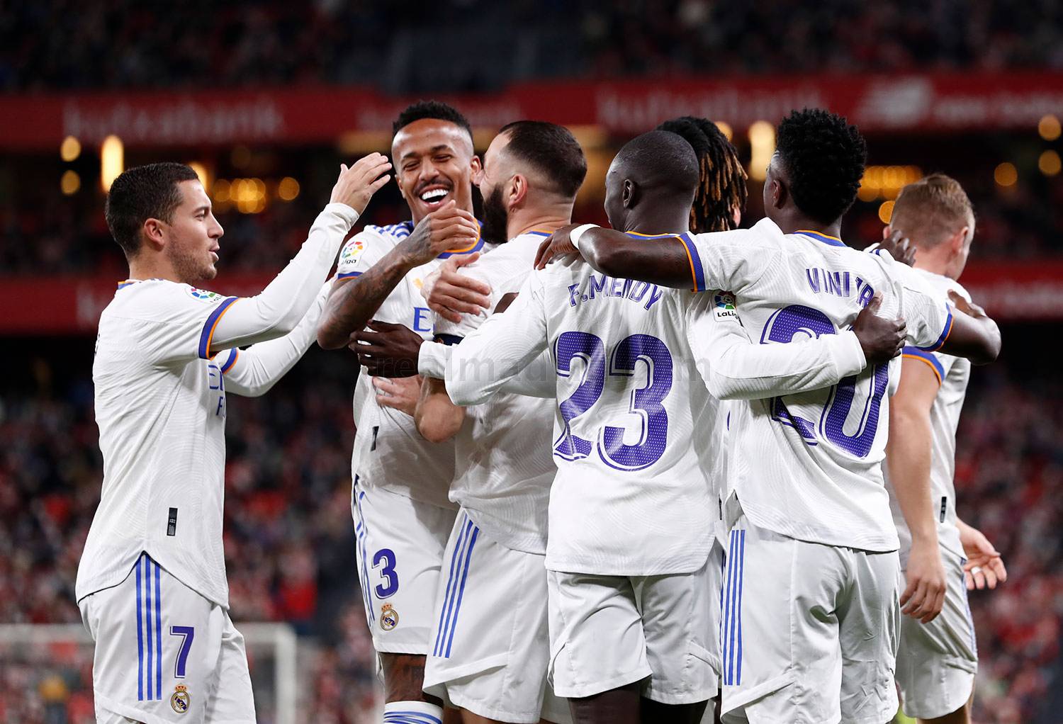 包含丹麦队全队支招塞尔维亚队，士气高昂稳坐榜首的词条