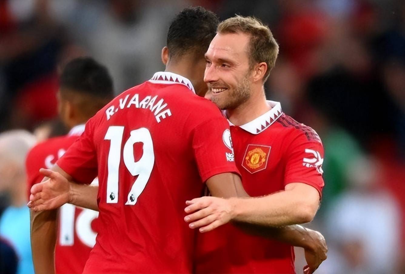 包含曼联主场球迷禁赛，遭遇情绪困扰的词条