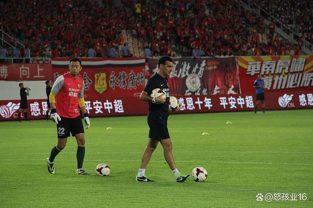 上港抢夺积分领先优势，冲击中超联赛前列的简单介绍